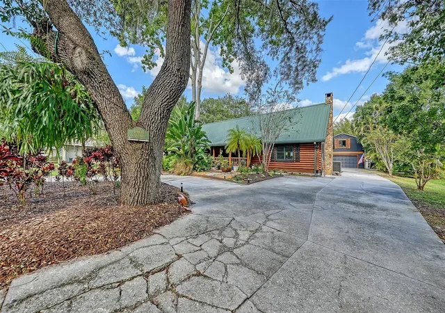 Photo 3 of Single family home for sale at 10604 Oak Run Dr, Bradenton, FL 34211 | MLS# A4711397 | Listing updated on 2026-10-31