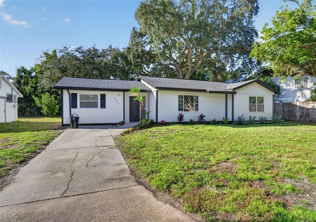 Photo 1 of Single family home for sale at 835 Poinsettia Ave, Tarpon Springs, FL 34689 | MLS# O6453915 | Listing updated on 2026-10-30