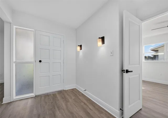 Photo 3 of Single family home for sale at 835 Poinsettia Ave, Tarpon Springs, FL 34689 | MLS# O6453915 | Listing updated on 2026-10-30