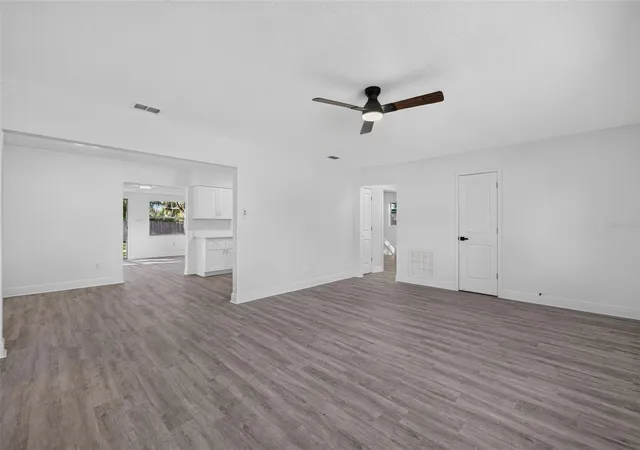 Photo 4 of Single family home for sale at 835 Poinsettia Ave, Tarpon Springs, FL 34689 | MLS# O6453915 | Listing updated on 2026-10-30