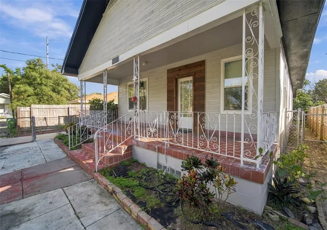 Photo 1 of Single family home for sale at 1411 E 24th Avenue, Tampa, FL 33605 | MLS# TB8563069 | Listing updated on 2026-10-30