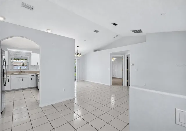 Photo 4 of Single family home for sale at 25 Potters Ln, Palm Coast, FL 32164 | MLS# V4952071 | Listing updated on 2026-10-30