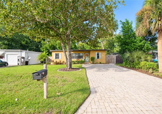 Photo 1 of Single family home for sale at 1935 Azalea Ave, Winter Park, FL 32792 | MLS# O6453931 | Listing updated on 2026-10-30