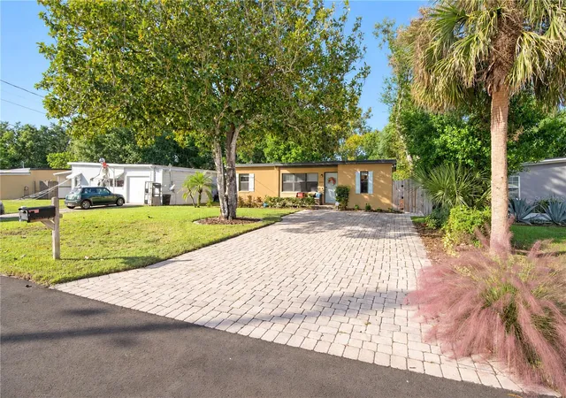 Photo 1 of Single family home for sale at 1935 Azalea Ave, Winter Park, FL 32792 | MLS# O6453931 | Listing updated on 2026-10-30