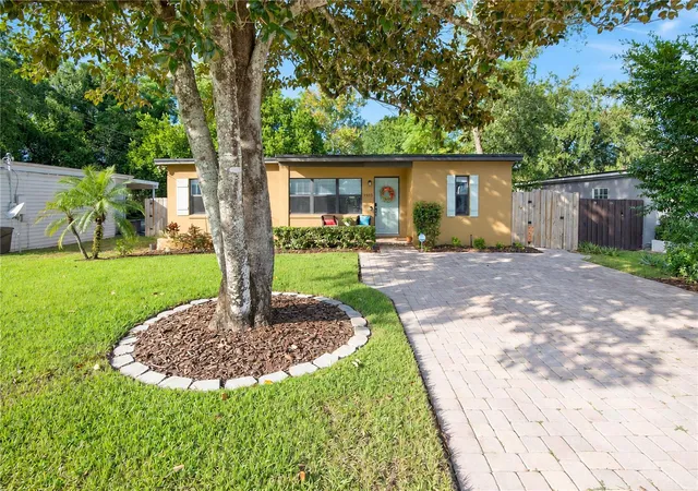 Photo 3 of Single family home for sale at 1935 Azalea Ave, Winter Park, FL 32792 | MLS# O6453931 | Listing updated on 2026-10-30