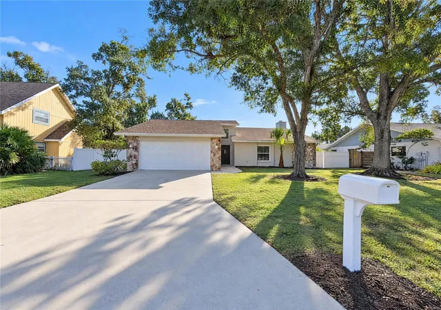 Photo 1 of Single family home for sale at 8421 Cypress Lake Cir, Sarasota, FL 34243 | MLS# O6453999 | Listing updated on 2026-10-30