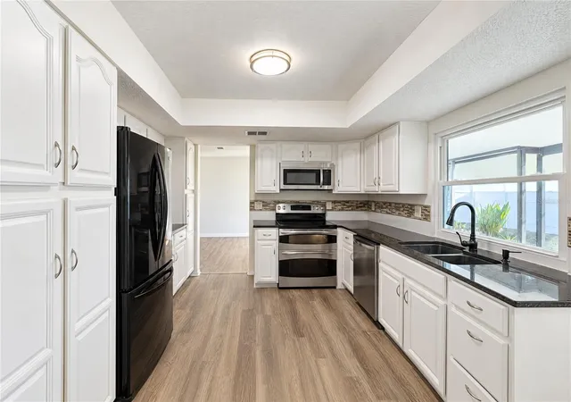 Photo 1 of Single family home for sale at 8421 Cypress Lake Cir, Sarasota, FL 34243 | MLS# O6453999 | Listing updated on 2026-10-30