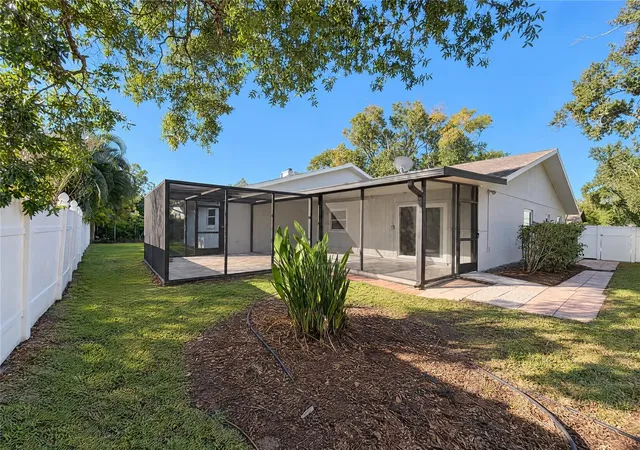 Photo 4 of Single family home for sale at 8421 Cypress Lake Cir, Sarasota, FL 34243 | MLS# O6453999 | Listing updated on 2026-10-30