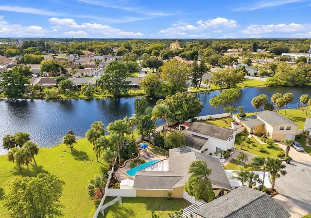 Photo 4 of Single family home for sale at 5110 Crestmore Ct, Tampa, FL 33624 | MLS# TB8563153 | Listing updated on 2026-10-30