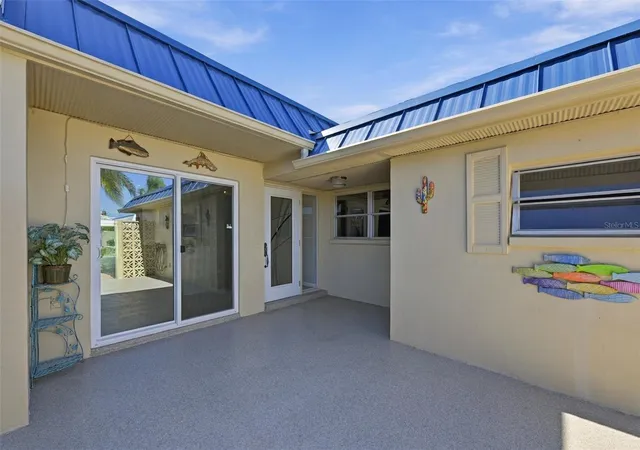 Photo 2 of House for sale at 452 Boca Ciega Point Blvd S, Saint Petersburg, FL 33708 | MLS# TB8563183 | Listing updated on 2026-10-30