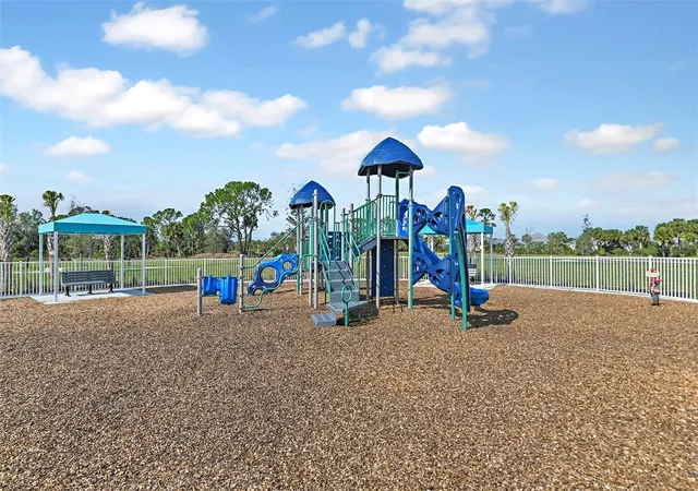 Photo 4 of Single family home for sale at 10070 Crystal Isles Cir, Sarasota, FL 34241 | MLS# A4711474 | Listing updated on 2026-10-30