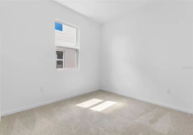 Photo 4 of Single family home for sale at 1011 Wisteria Way, Dundee, FL 33838 | MLS# S5160516 | Listing updated on 2026-10-30
