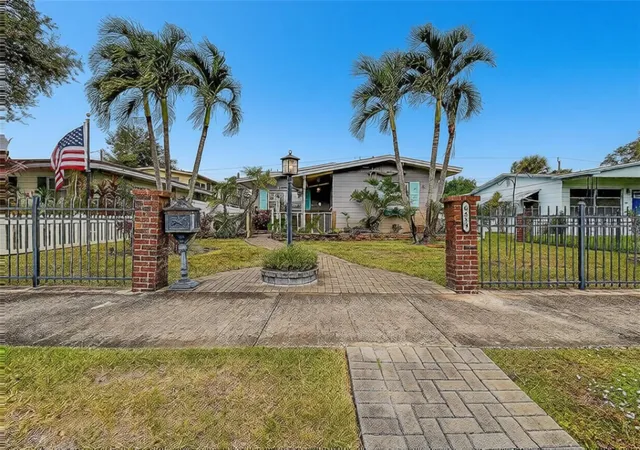Photo 3 of Single family home for sale at 6359 4th Avenue S, Saint Petersburg, FL 33707 | MLS# TB8563238 | Listing updated on 2026-10-31