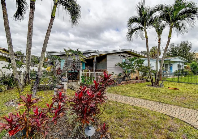 Photo 4 of Single family home for sale at 6359 4th Avenue S, Saint Petersburg, FL 33707 | MLS# TB8563238 | Listing updated on 2026-10-31