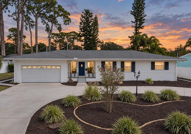 Photo 1 of Single family home for sale at 1302 Robin Rd S, Saint Petersburg, FL 33707 | MLS# TB8563263 | Listing updated on 2026-10-30