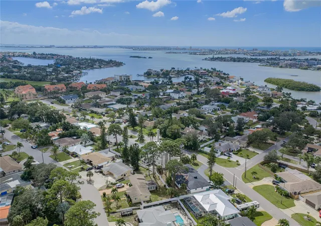 Photo 1 of Single family home for sale at 1302 Robin Rd S, Saint Petersburg, FL 33707 | MLS# TB8563263 | Listing updated on 2026-10-31