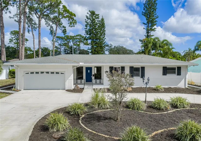 Photo 4 of Single family home for sale at 1302 Robin Rd S, Saint Petersburg, FL 33707 | MLS# TB8563263 | Listing updated on 2026-10-31