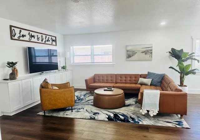 Photo 2 of Single family home for sale at 4211 S Drexel Ave, Tampa, FL 33611 | MLS# TB8563285 | Listing updated on 2026-10-30