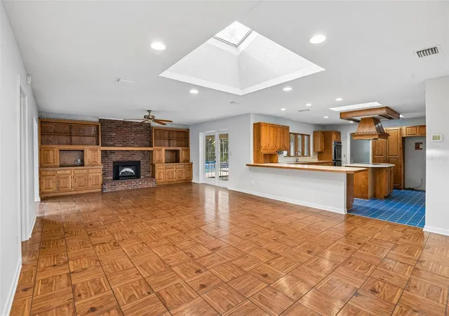 Photo 4 of Single family home for sale at 103 Ronele Dr, Brandon, FL 33511 | MLS# O6454106 | Listing updated on 2026-10-30
