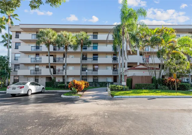 Condo for sale at 2767 Carambola Cir #402, Pompano Beach, FL 33066 | MLS# F10475413 | Listing updated on 2024-12-10