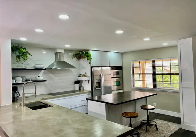 Listing Photo 1 - Condo for sale in building located at 6406 Aspen Gln Cir, Boynton Beach, FL 33437 - Unit #202