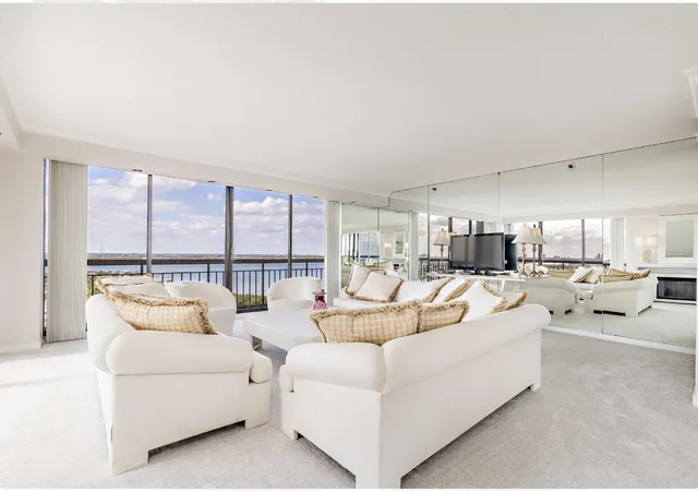 3rd image of 4100 N Ocean Dr #1704, Riviera Beach, FL 33404 | MLS# R10966184