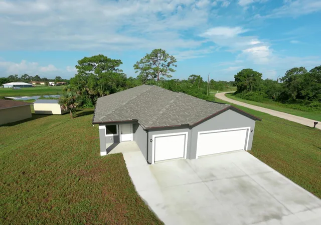 13th image of 1015 N Naples St, Labelle, FL 33935 | MLS# R10864479