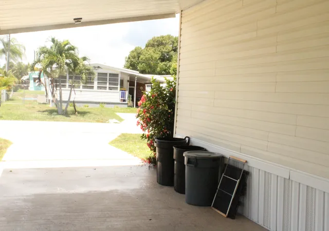 Photo 3 of Manufactured home for sale at 7409 SE Eagle Ave, Hobe Sound, FL 33455 | MLS# R10814920 | Listing updated on 2026-10-10