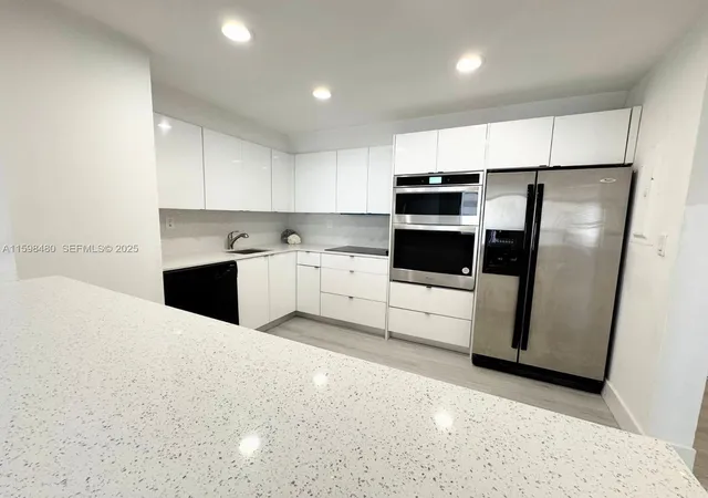 2nd image of 18151 Ne 31st Ct #1404, North Miami Beach, FL 33160 | MLS# A11598480