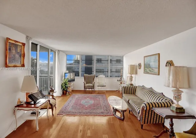 3rd image of 18051 Biscayne Blvd #304, Aventura, FL 33160 | MLS# A11435932
