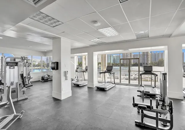 2nd image of 18051 Biscayne Blvd, Aventura, FL 33160