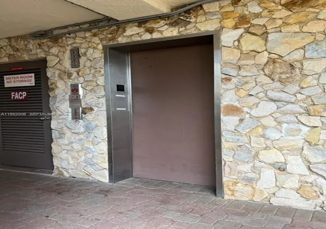 4th image of 2871 Somerset Dr #218, Lauderdale Lakes, FL 33311 | MLS# A11552006