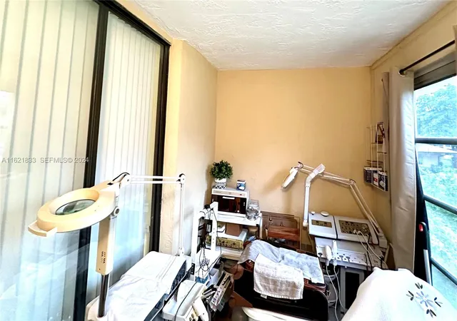 Homes for sale in Lauderdale Lakes, FL | 2831 Somerset Drive, Lauderdale Lakes, FL 33311 | Houzeo