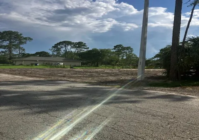 3rd image of 2309 Johns Ave, Alva, FL 33920 | MLS# R10889872