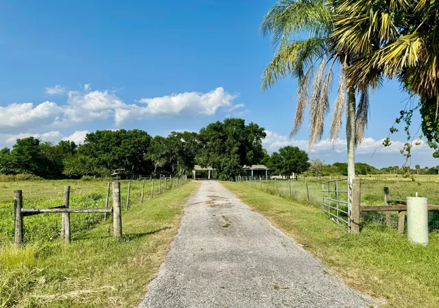 2nd image of 5200 Us Hwy 98, Okeechobee, FL 34972 | MLS# R10985988