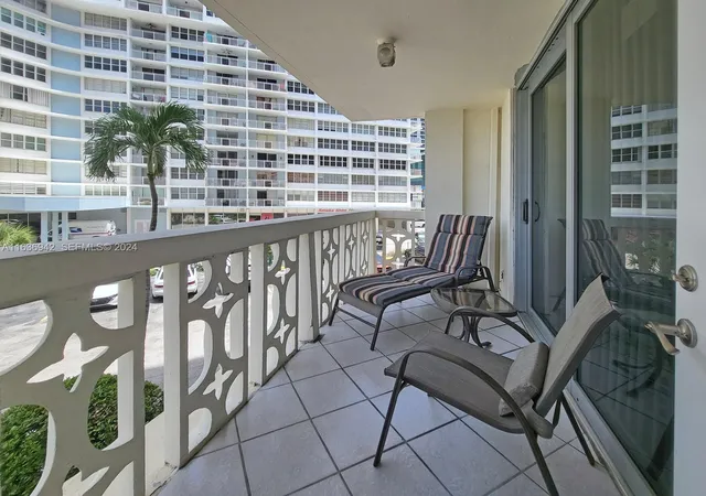 3rd image of 1825 S Ocean Dr, Miami, FL 33009