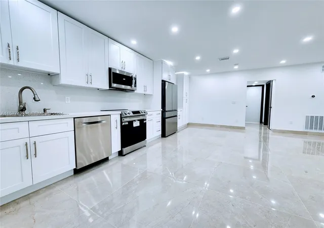 Homes for sale in North Miami, FL | 11930 Ne 19th Dr #3, North Miami, FL 33181 | MLS# A11577423