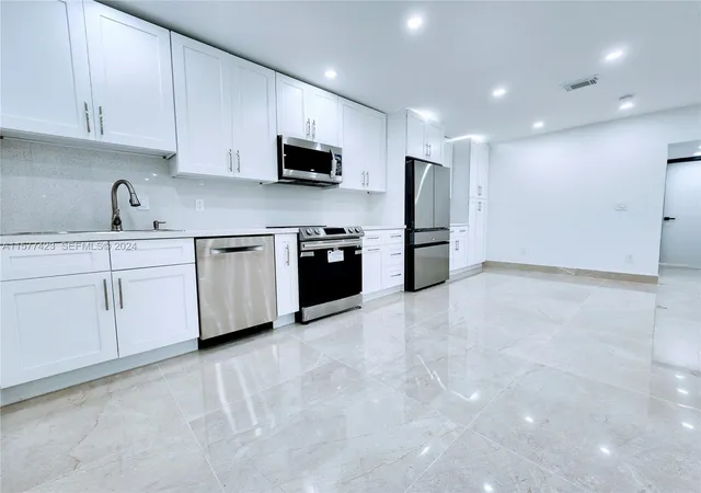 Homes for sale in North Miami, FL | 11930 Ne 19th Dr #3, North Miami, FL 33181 | MLS# A11577423