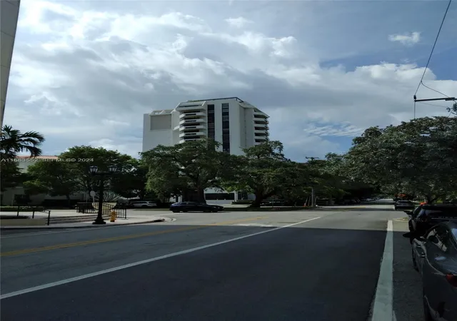 2nd image of 911 Ponce De Leon Blvd, Coral Gables, FL 33134