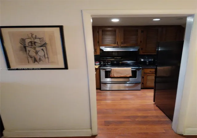 5th image of 911 Ponce De Leon Blvd #904, Coral Gables, FL 33134 | MLS# A11583552