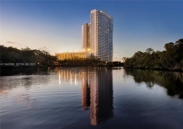 2nd image of 16385 Biscayne Blvd #PH7, North Miami Beach, FL 33160 | MLS# A11640506