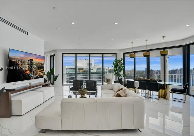 3rd image of 3000 Island Blvd #PH-4, Aventura, FL 33160 | MLS# A11644953