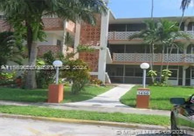 Homes for sale in North Miami Beach, FL | 1450 Ne 170Th St #102, North Miami Beach, FL 33162 | MLS# A11565038