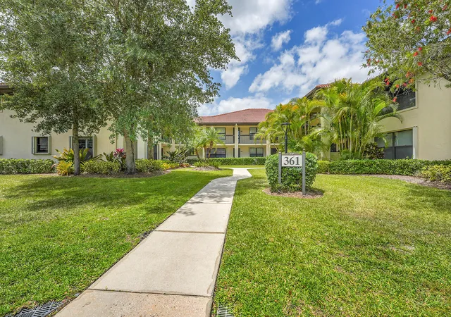Listing Photo 4 - Condo for sale in building located at 361 Sw S River Dr, Stuart, FL 34997 - Unit #103