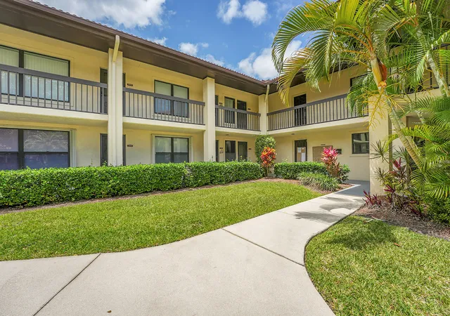 Listing Photo 5 - Condo for sale in building located at 361 Sw S River Dr, Stuart, FL 34997 - Unit #103