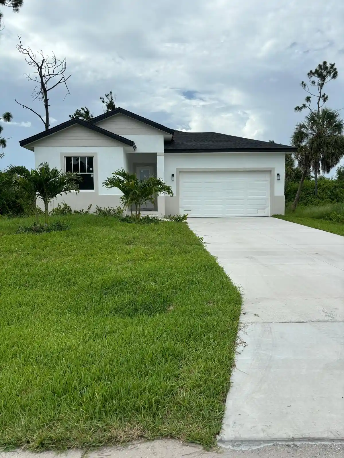 Photo 1 of Single family home for sale at 136 Lomas Rd Rd, Rotonda West, FL 33947 | MLS# R11019278 | Listing updated on 2026-10-10