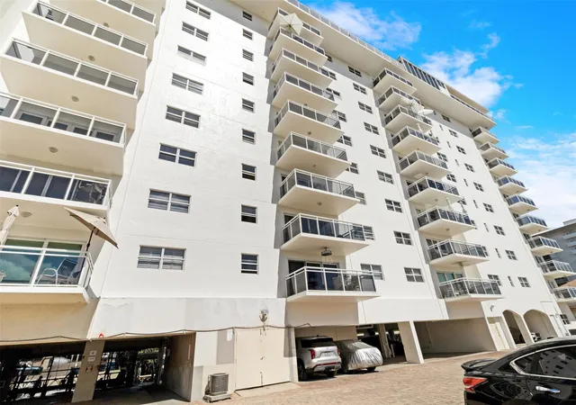 Listing Photo 4 - Condo for sale in building located at 1160 Hillsboro Mile, Hillsboro Beach, FL 33062 - Unit #903