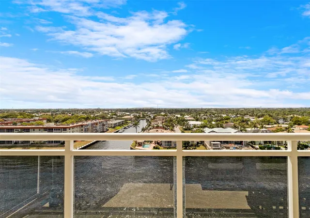 Listing Photo 5 - Condo for sale in building located at 1160 Hillsboro Mile, Hillsboro Beach, FL 33062 - Unit #903