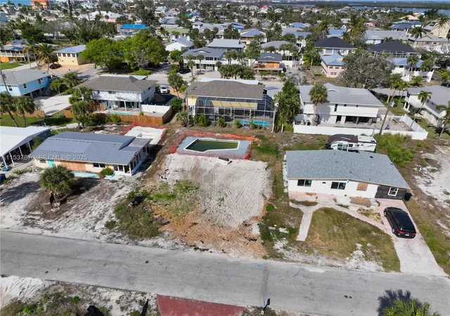 3rd image of 161 Hibiscus Dr, Fort Myers Beach, FL 33931 | MLS# A11537870
