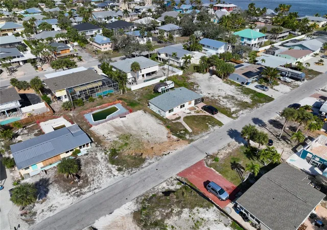 5th image of 161 Hibiscus Dr, Fort Myers Beach, FL 33931 | MLS# A11537870
